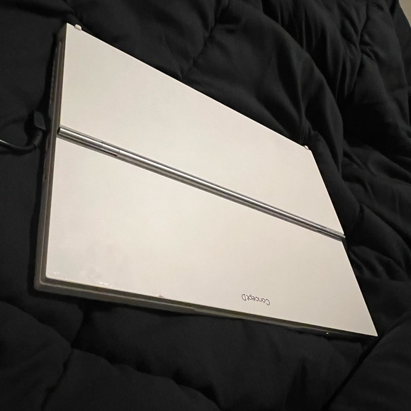 Concept D laptop - Picture 5 of 5